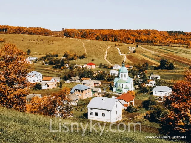 Осінній краєвид села Лісники