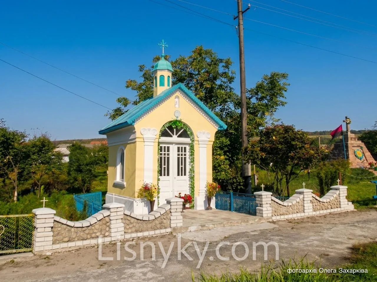 Капличка у селі Лісники